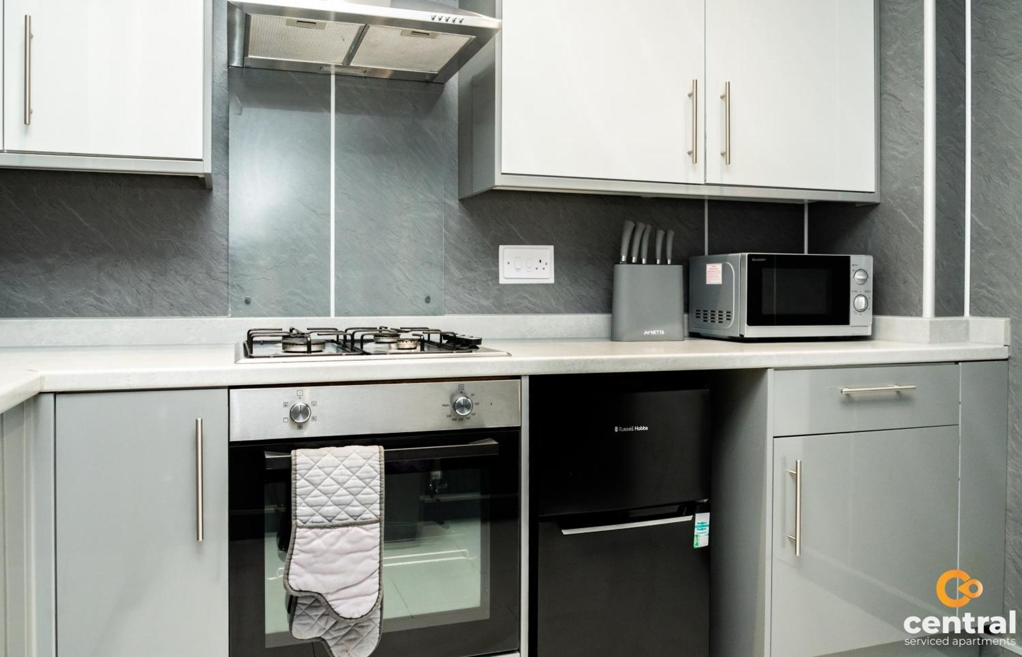 Central Serviced Apartments - 2 Bedroom - Free Street Parking - Fast Wifi - Smart Tvs In All Rooms - Ground Level - Family Neighbourhood - 3 X Double Beds - Heating 24-7 - Trade Stays - Weekly & Monthly Offers Dundee Exterior photo