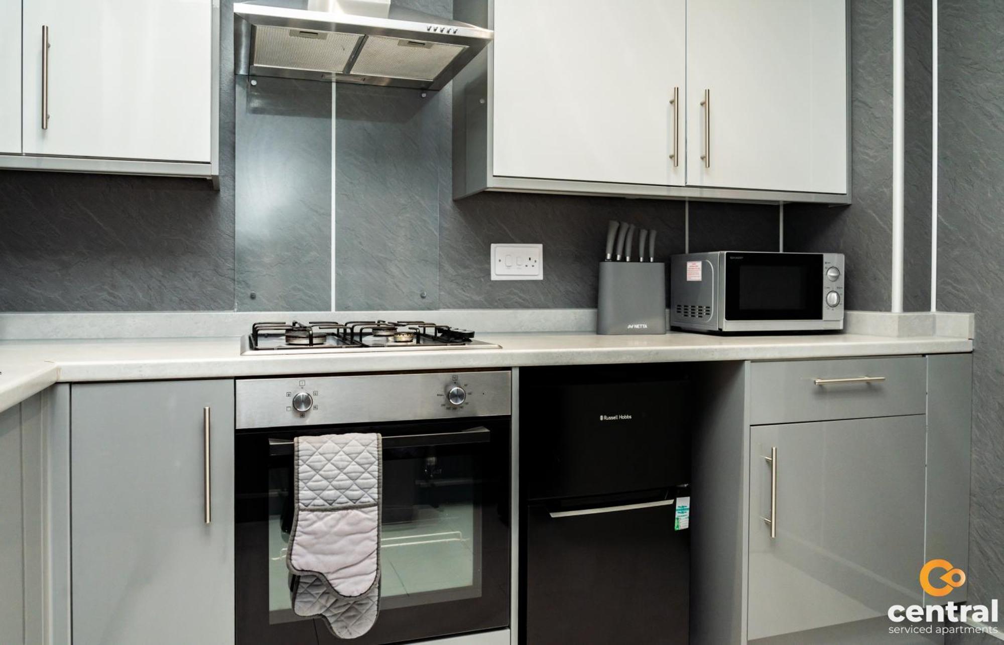 Central Serviced Apartments - 2 Bedroom - Free Street Parking - Fast Wifi - Smart Tvs In All Rooms - Ground Level - Family Neighbourhood - 3 X Double Beds - Heating 24-7 - Trade Stays - Weekly & Monthly Offers Dundee Exterior photo