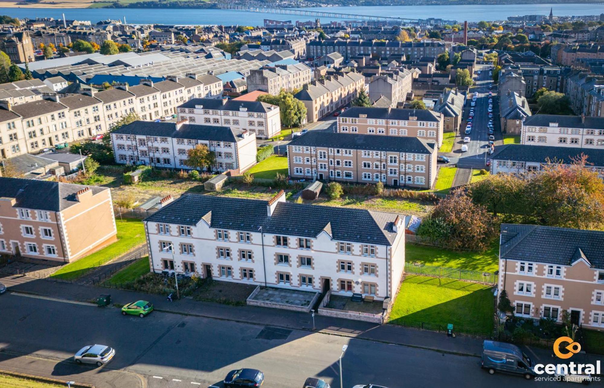 Central Serviced Apartments - 2 Bedroom - Free Street Parking - Fast Wifi - Smart Tvs In All Rooms - Ground Level - Family Neighbourhood - 3 X Double Beds - Heating 24-7 - Trade Stays - Weekly & Monthly Offers Dundee Exterior photo