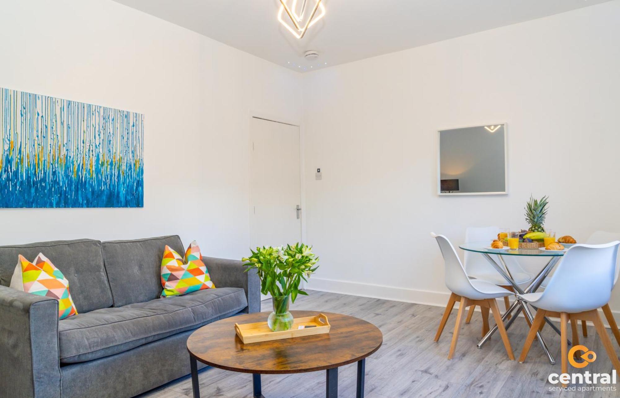 Central Serviced Apartments - 2 Bedroom - Free Street Parking - Fast Wifi - Smart Tvs In All Rooms - Ground Level - Family Neighbourhood - 3 X Double Beds - Heating 24-7 - Trade Stays - Weekly & Monthly Offers Dundee Exterior photo