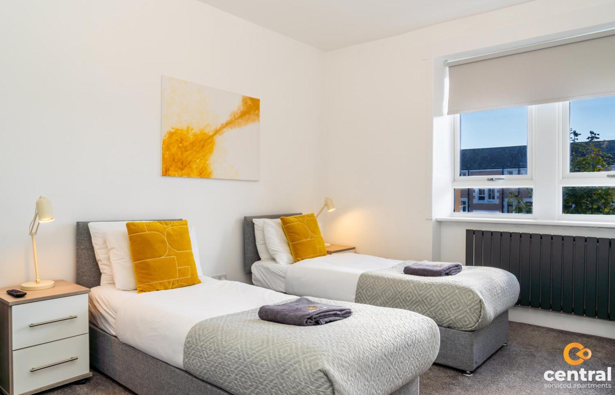 Central Serviced Apartments - 2 Bedroom - Free Street Parking - Fast Wifi - Smart Tvs In All Rooms - Ground Level - Family Neighbourhood - 3 X Double Beds - Heating 24-7 - Trade Stays - Weekly & Monthly Offers Dundee Exterior photo