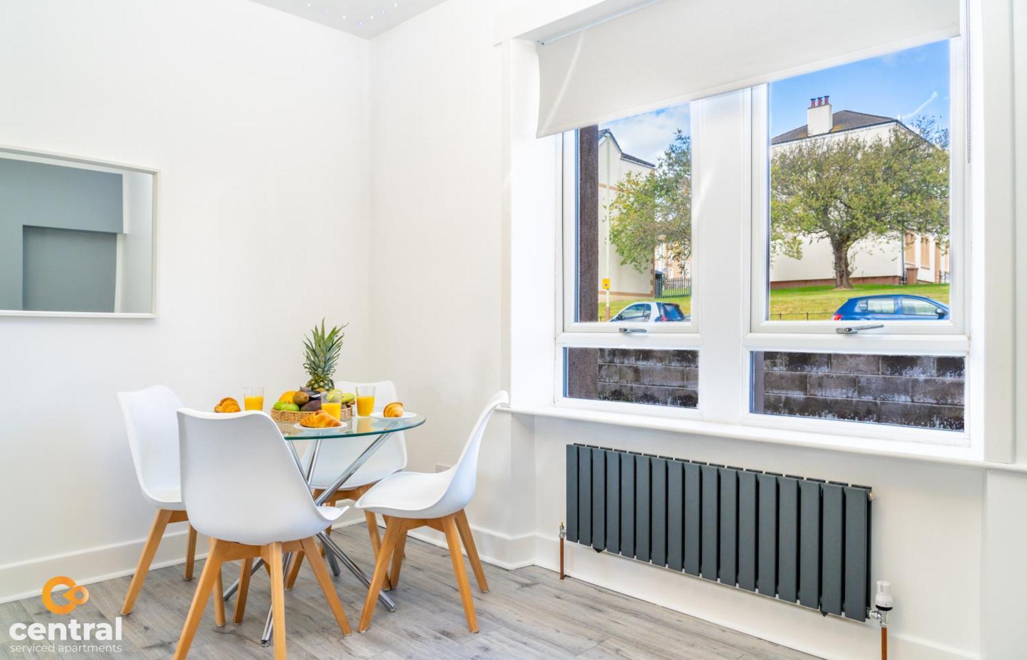 Central Serviced Apartments - 2 Bedroom - Free Street Parking - Fast Wifi - Smart Tvs In All Rooms - Ground Level - Family Neighbourhood - 3 X Double Beds - Heating 24-7 - Trade Stays - Weekly & Monthly Offers Dundee Exterior photo