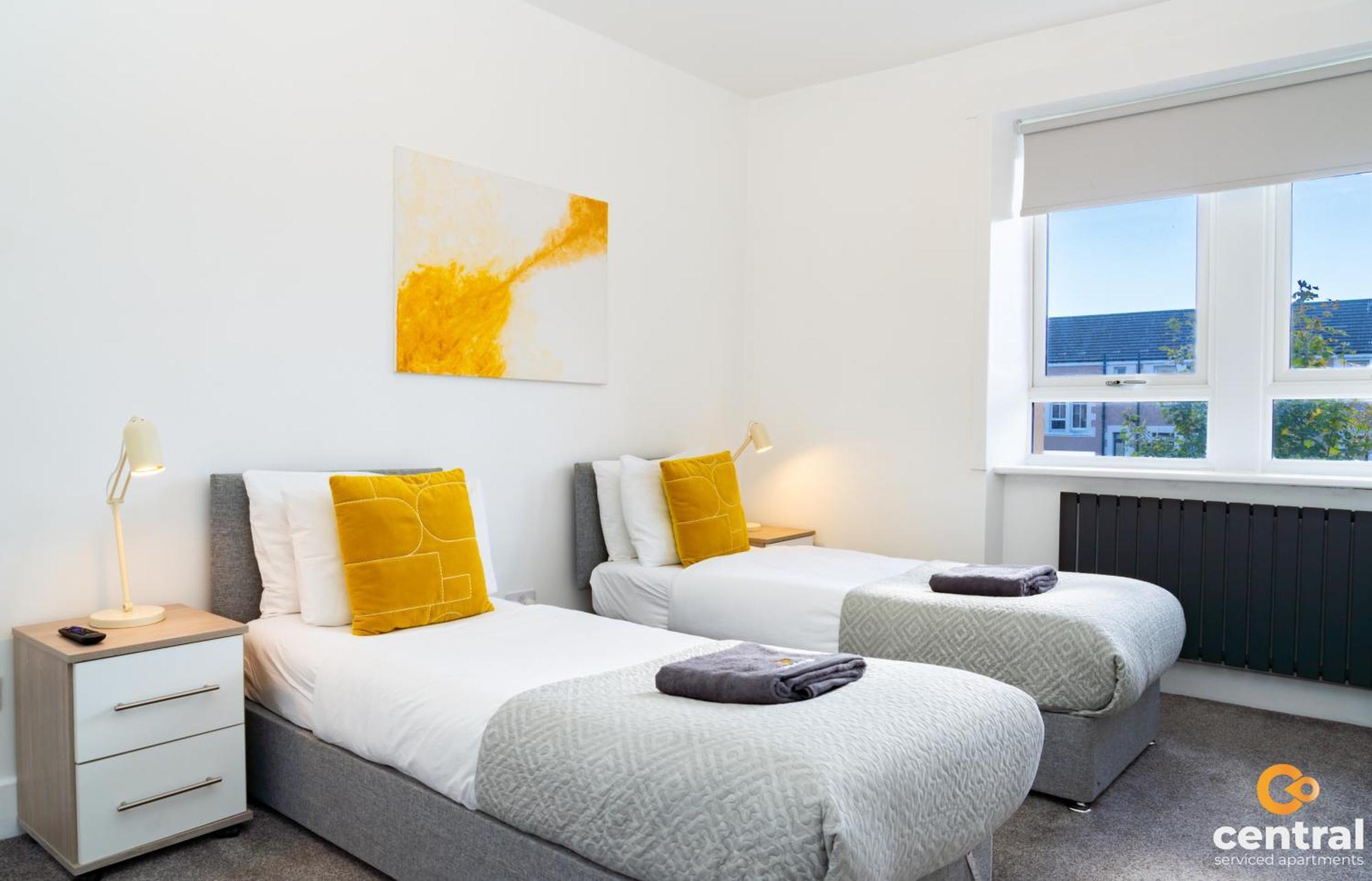 Central Serviced Apartments - 2 Bedroom - Free Street Parking - Fast Wifi - Smart Tvs In All Rooms - Ground Level - Family Neighbourhood - 3 X Double Beds - Heating 24-7 - Trade Stays - Weekly & Monthly Offers Dundee Exterior photo