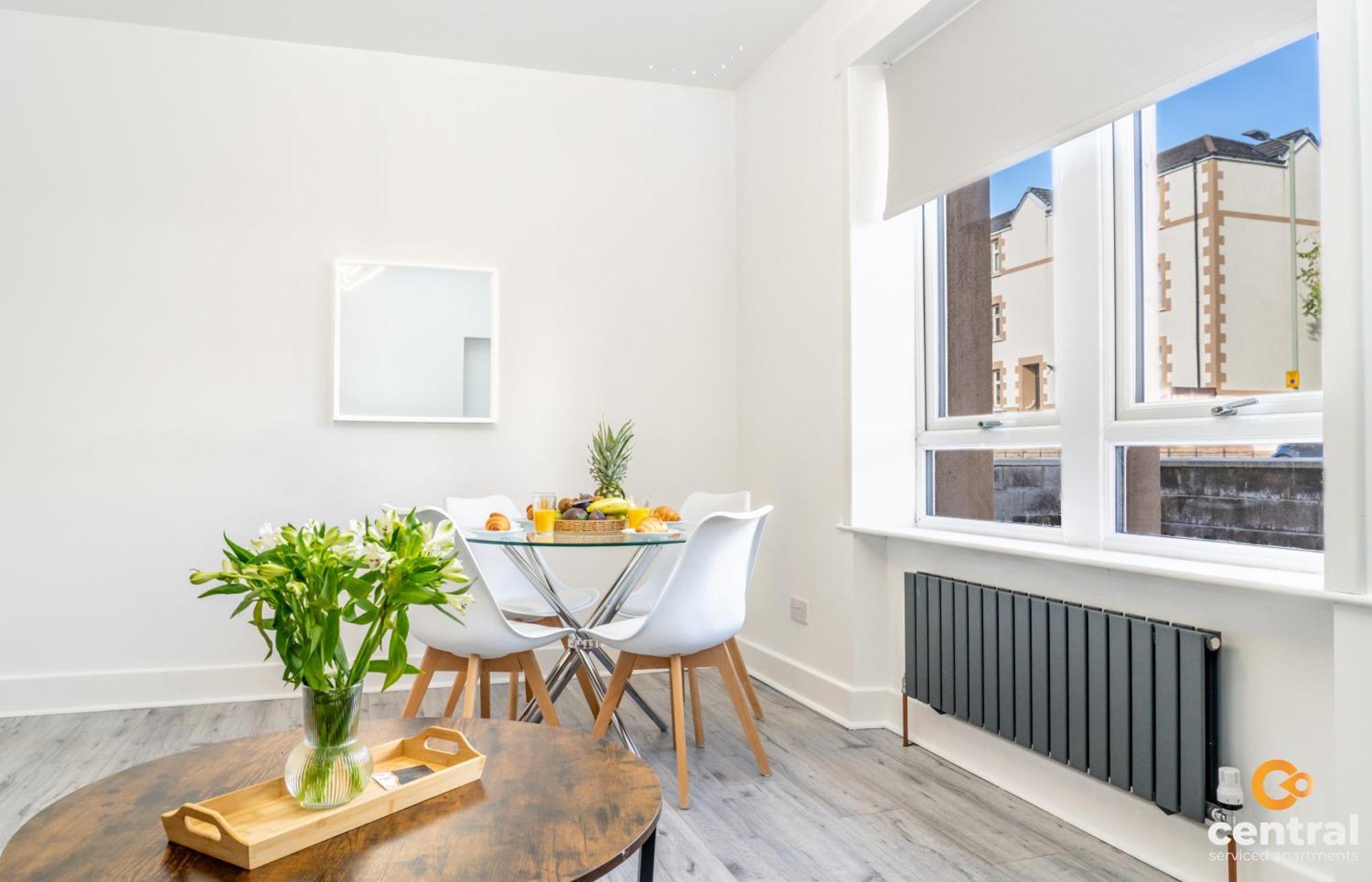 Central Serviced Apartments - 2 Bedroom - Free Street Parking - Fast Wifi - Smart Tvs In All Rooms - Ground Level - Family Neighbourhood - 3 X Double Beds - Heating 24-7 - Trade Stays - Weekly & Monthly Offers Dundee Exterior photo