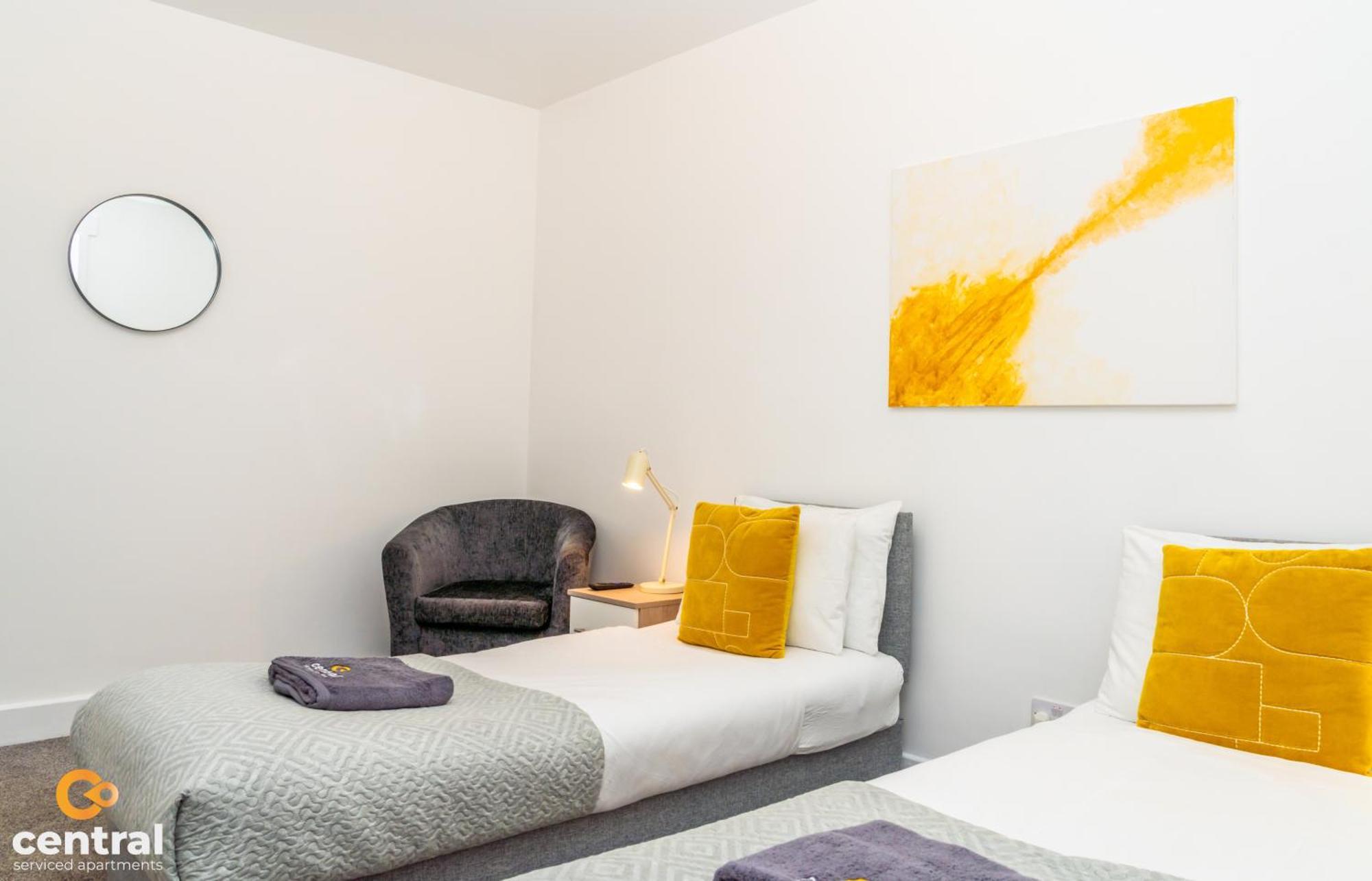Central Serviced Apartments - 2 Bedroom - Free Street Parking - Fast Wifi - Smart Tvs In All Rooms - Ground Level - Family Neighbourhood - 3 X Double Beds - Heating 24-7 - Trade Stays - Weekly & Monthly Offers Dundee Exterior photo