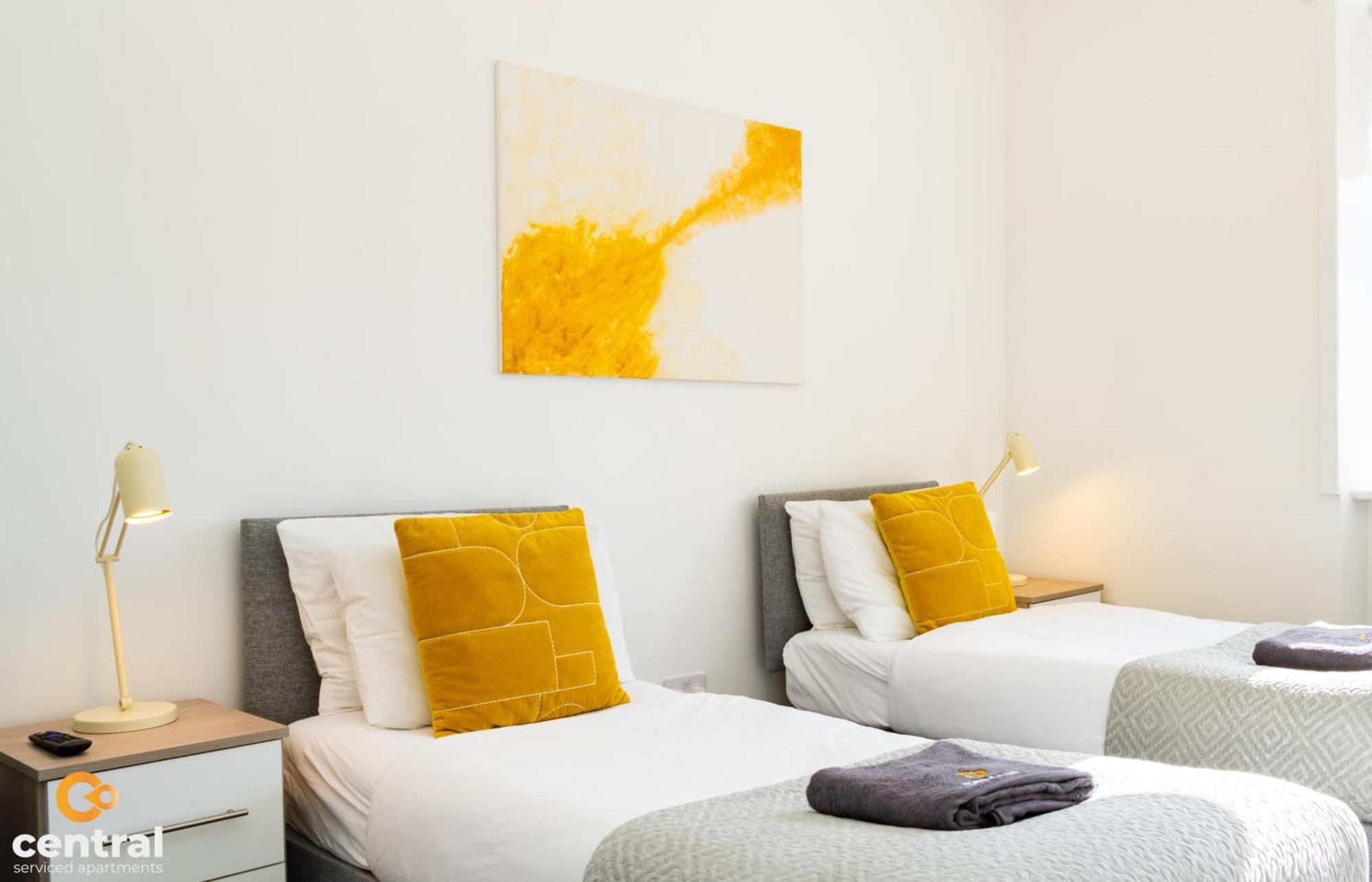 Central Serviced Apartments - 2 Bedroom - Free Street Parking - Fast Wifi - Smart Tvs In All Rooms - Ground Level - Family Neighbourhood - 3 X Double Beds - Heating 24-7 - Trade Stays - Weekly & Monthly Offers Dundee Exterior photo