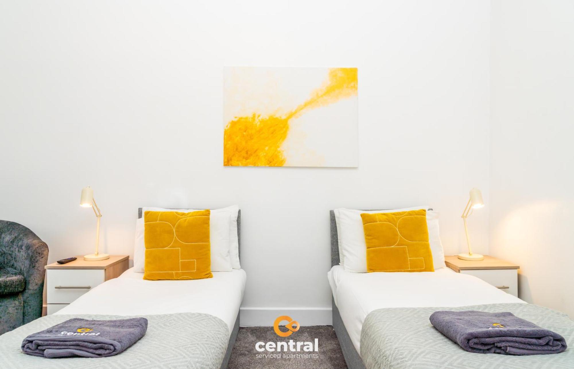 Central Serviced Apartments - 2 Bedroom - Free Street Parking - Fast Wifi - Smart Tvs In All Rooms - Ground Level - Family Neighbourhood - 3 X Double Beds - Heating 24-7 - Trade Stays - Weekly & Monthly Offers Dundee Exterior photo